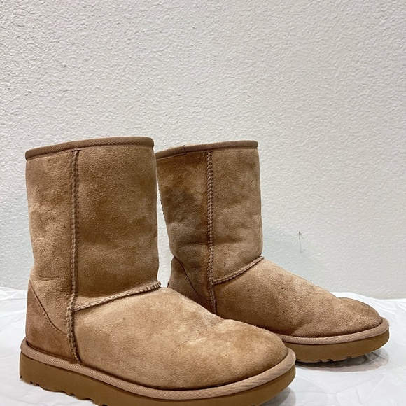 UGG BOOTS - Picture 1 of 7